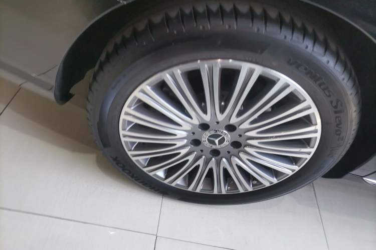 Used Mercedes-Benz E-Class 2023 Updated E 300 L Luxury Edition Exterior 5