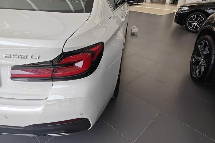 Used BMW 5 Series 2022 Second Facelift 525Li M Sport Package