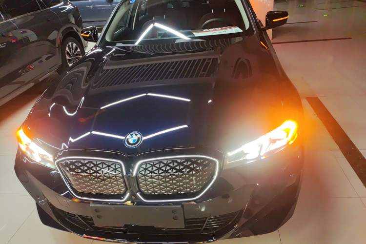 Used BMW i3 2025 eDrive 40 L Midnight Edition
