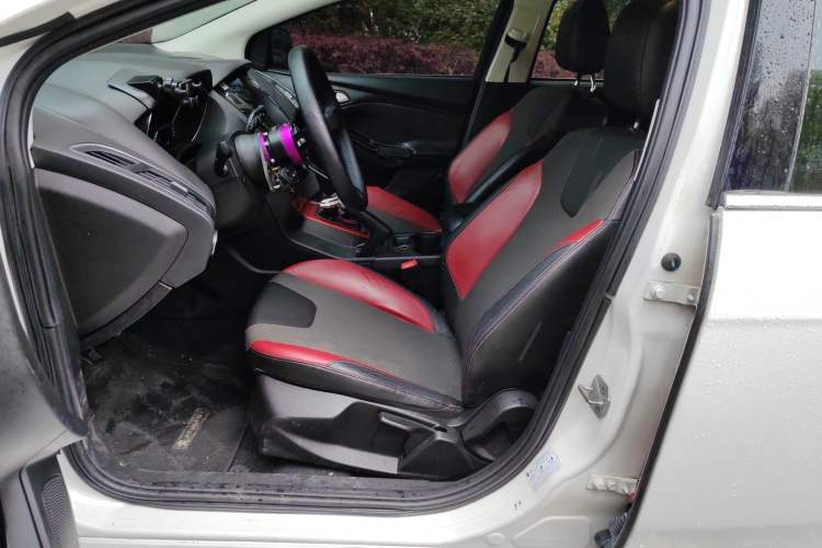 Used Ford Focus 2012 Hatchback 2.0L Manual Luxury Sport Model Left Front Seat