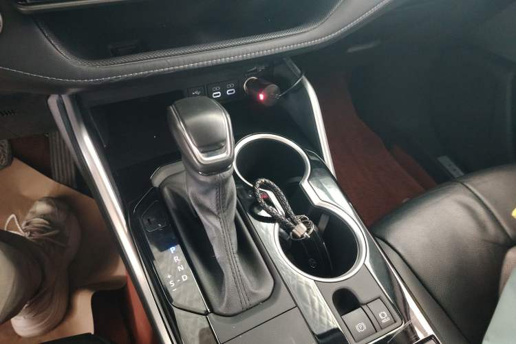 Used Toyota Highlander 2023 2.5L Smart Electric Hybrid Dual-Engine Four-Wheel Drive Prestige Version – 7 Seats Gear Lever