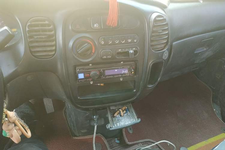 Used JAC Group Refine 2012 1.9T Shuttle Diesel Standard Model HFC4DB1-2C