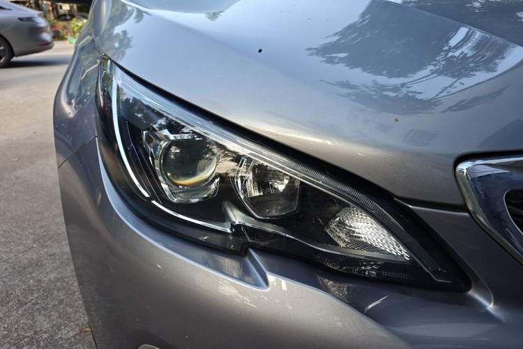 Used Peugeot 308 2016 230THP Automatic Luxury Edition Right Front Headlight