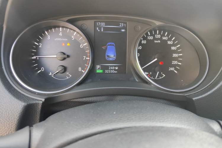 Used Nissan Qashqai 2021 2.0L CVT Luxury Edition Odometer Close Up