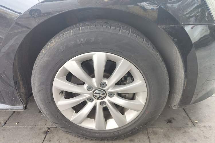 Used Volkswagen Passat 2013 1.8TSI DSG Prestige Edition Right Front Wheel Hub