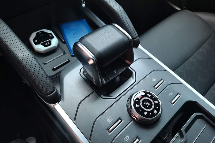 Used JETOUR Traveler 2025 2.0TD DCT Four-Wheel Drive Silver Dragon Wings Air
