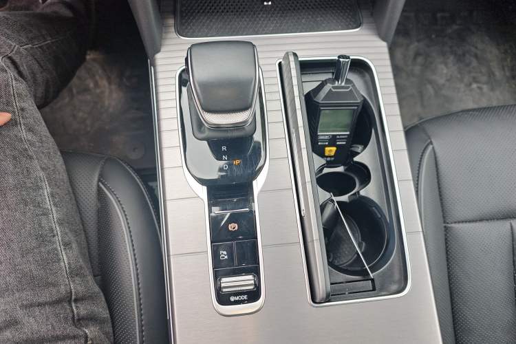 Used Hongqi HS7 PHEV 2024 2.0T PHEV Four-Wheel Drive Flagship Edition 6 Seats Gear Lever