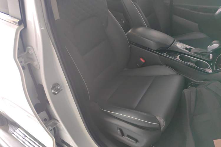 Used Hyundai Tucson 2020 280TGDi Two-Wheel-Drive GLS Smart Connectivity Version China VI Standard
