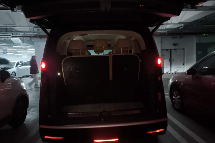 Used Denza D9 2024 DM-i 980 Four-Wheel Drive Prestige Model
