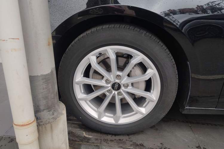 Used Audi A6L 2023 Revised 40 TFSI Luxury Prestige Edition Left Front Wheel Hub