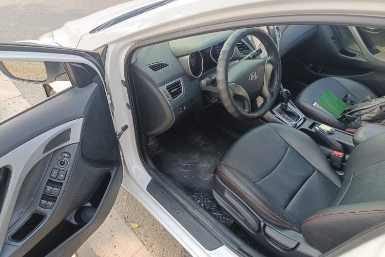 Used Hyundai Elantra (5th Generation / Langdong) 2015 1.6L Automatic Leading Model