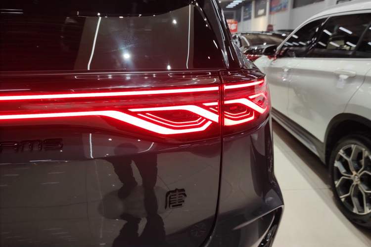 Used BYD Tang New Energy 2024 DM-i Glory Edition 112KM Prestige Model