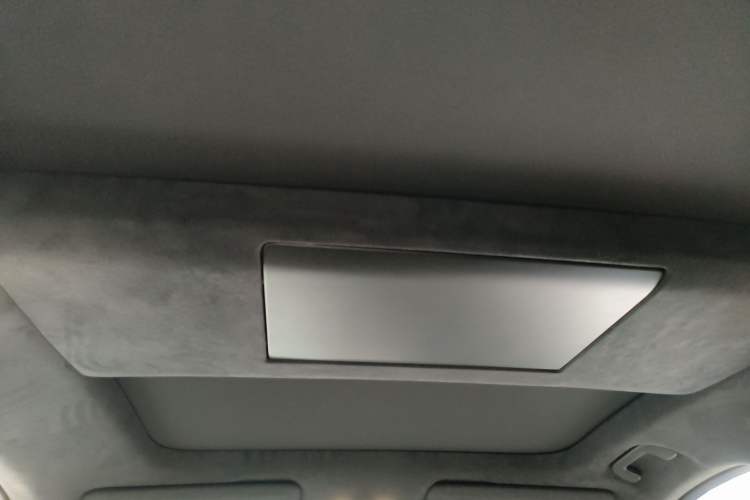 Used ONVO Luxeed L90 2025 Model—Max Six-Seater Version Headliner