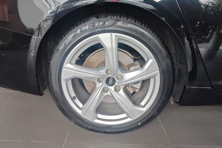 Used Audi A6L 2022 55 TFSI quattro Prestige Elegant Edition Right Rear Wheel Hub