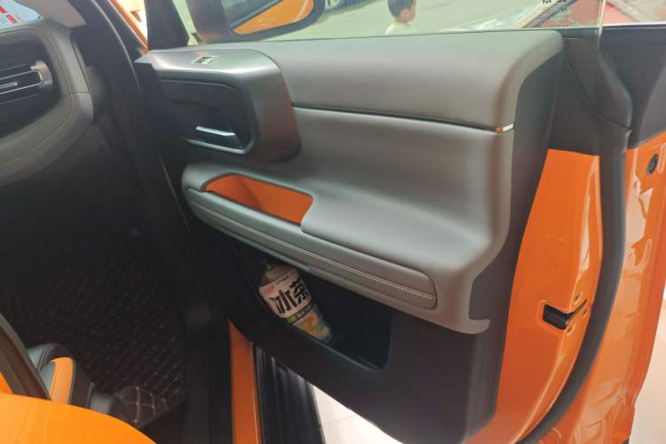 Used BAIC Off-Road BJ40 2024 2.0T All-New Urban Hunter Edition Chivalrous Style