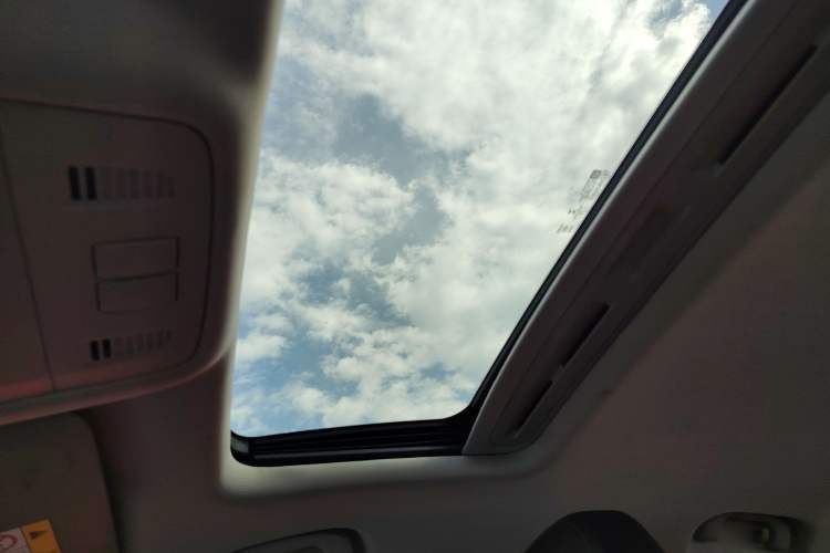 Used Buick Regal 2015 1.6T Elite Tech Model Headliner