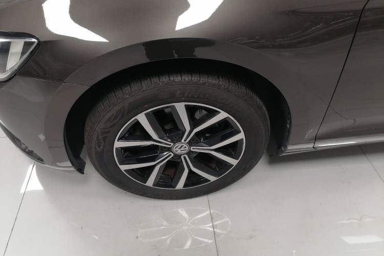 Used Volkswagen Variant 2018 380TSI Two-Wheel Drive Comfort Edition