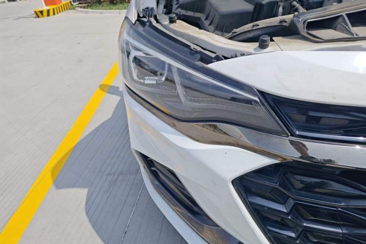 Used Chevrolet Monza 2019 RS 330T Automatic Comfort Edition China VI Standard Right Front Headlight