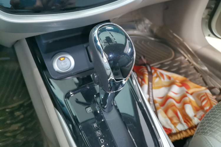 Used Nissan Tiida 2016 1.6L CVT Smart Drive Edition Gear Lever