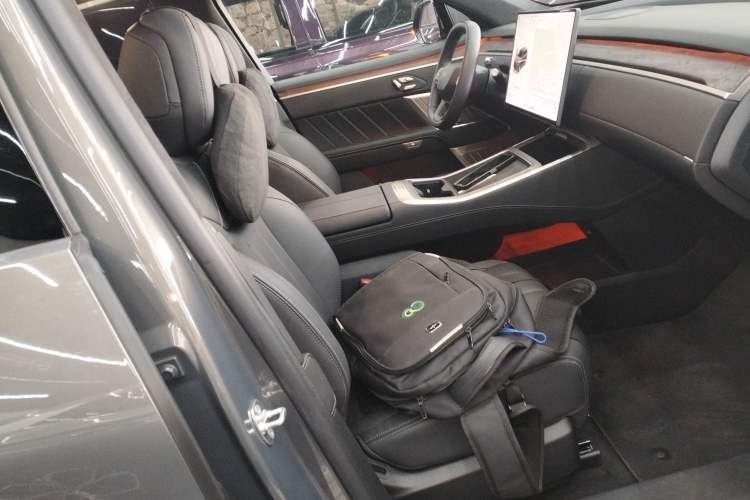 Used ONVO Luxeed L90 2025 Model—Max Six-Seater Version Right Front Seat