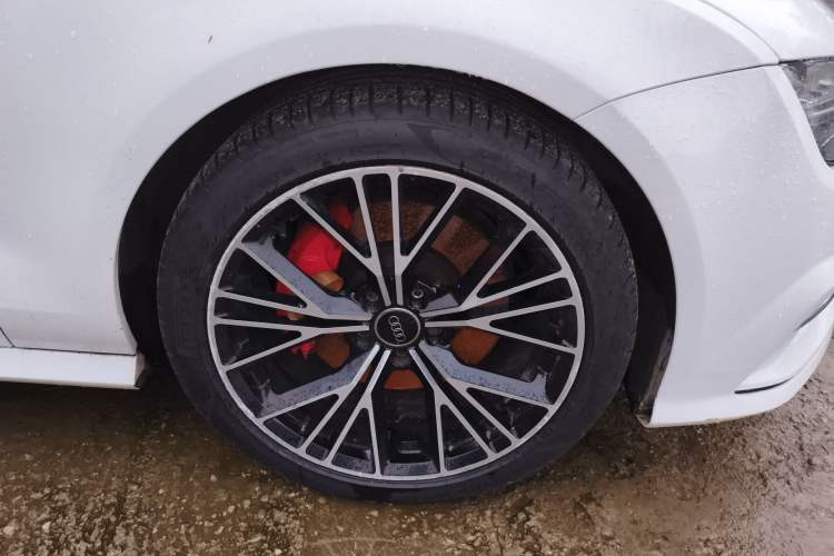 Used Audi A7 2018 40 TFSI Ambition Edition Right Front Wheel Hub