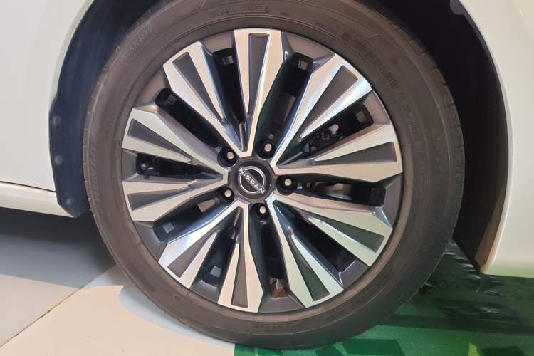 Used Nissan Teana 2022 2.0L XL-Upr Enjoyment Edition Right Front Wheel Hub