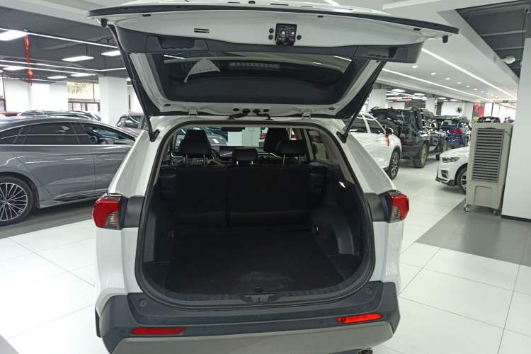 Used Toyota RAV4 2024 2.0L CVT Two-Wheel Drive Fashion Edition Trunk