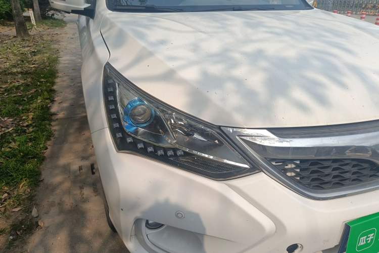 Used BYD Song 2017 Gaishe Upgrade Edition 1.5TID Automatic Elite Model Right Front Headlight