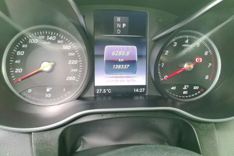 Used Mercedes-Benz GLC 2019 GLC 260 L 4MATIC Dynamic Model Odometer Close Up