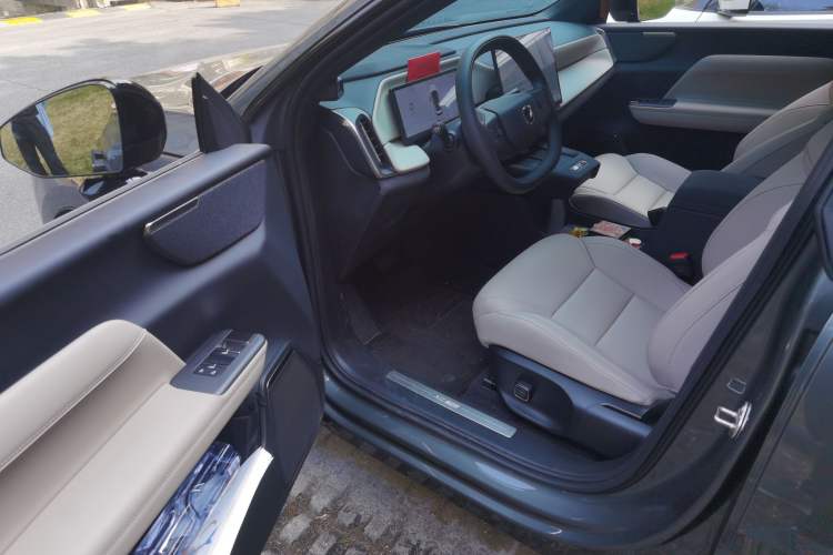 Used Volvo Volvo XC70 Plug-in Hybrid 2026 Model Two-Wheel Drive Long-Range Core
