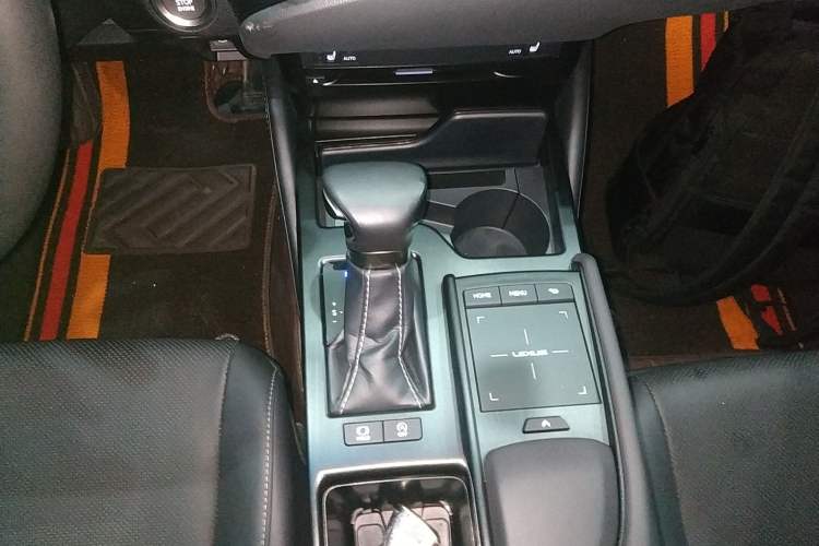 Used Lexus ES 2018 200 Excellence Edition China V Standard
