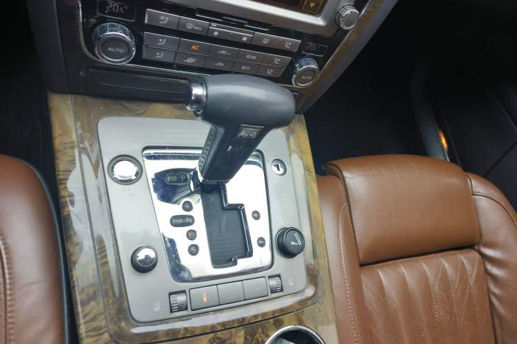 Used Volkswagen Phaeton 2011 3.6L V6 4-Seater Extended-Length Individual Edition
