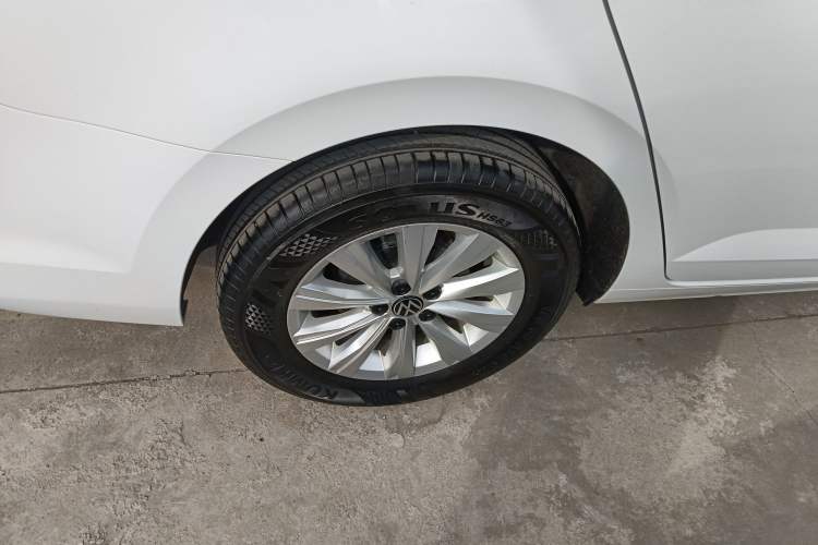 Used Volkswagen Lavida 2023 New Rui 1.5L Automatic New Yi Edition Right Rear Wheel Hub