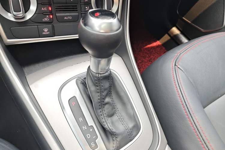 Used Audi Q3 2015 30 TFSI Ambition Edition Gear Lever