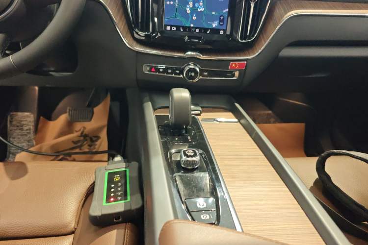 Used Volvo XC60 New Energy 2023 T8 Plug-in Hybrid Long-Range All-Wheel Drive Smart Luxury Edition Gear Lever