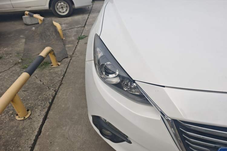 Used Mazda 3 Axela 2016 Sedan 1.5L Automatic Comfort Model