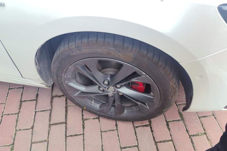 Used Buick Verano 2023 Pro GS Swift Edition Right Front Wheel Hub