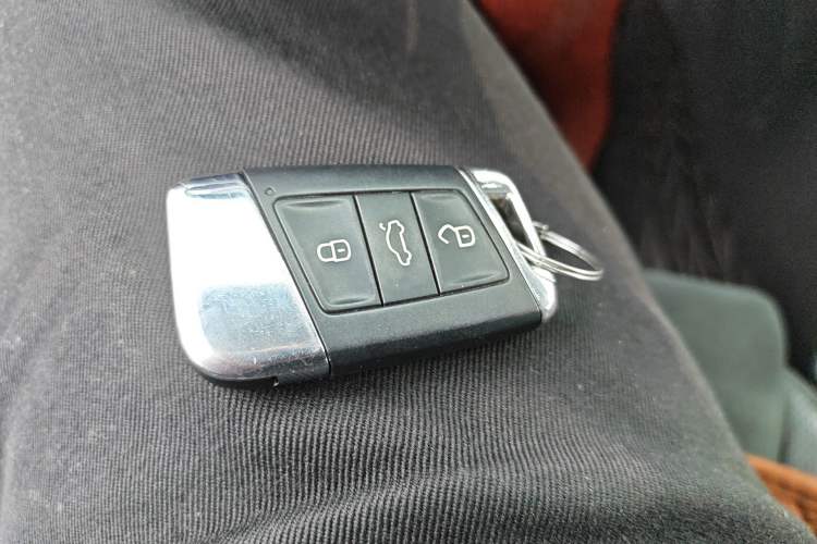 Used Volkswagen Magotan 2017 330TSI DSG Luxury Model Vehicle Key