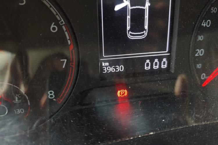 Used Volkswagen T-ROC 2018 280TSI DSG Two-Wheel-Drive Comfort Version China V Standard Odometer Close Up