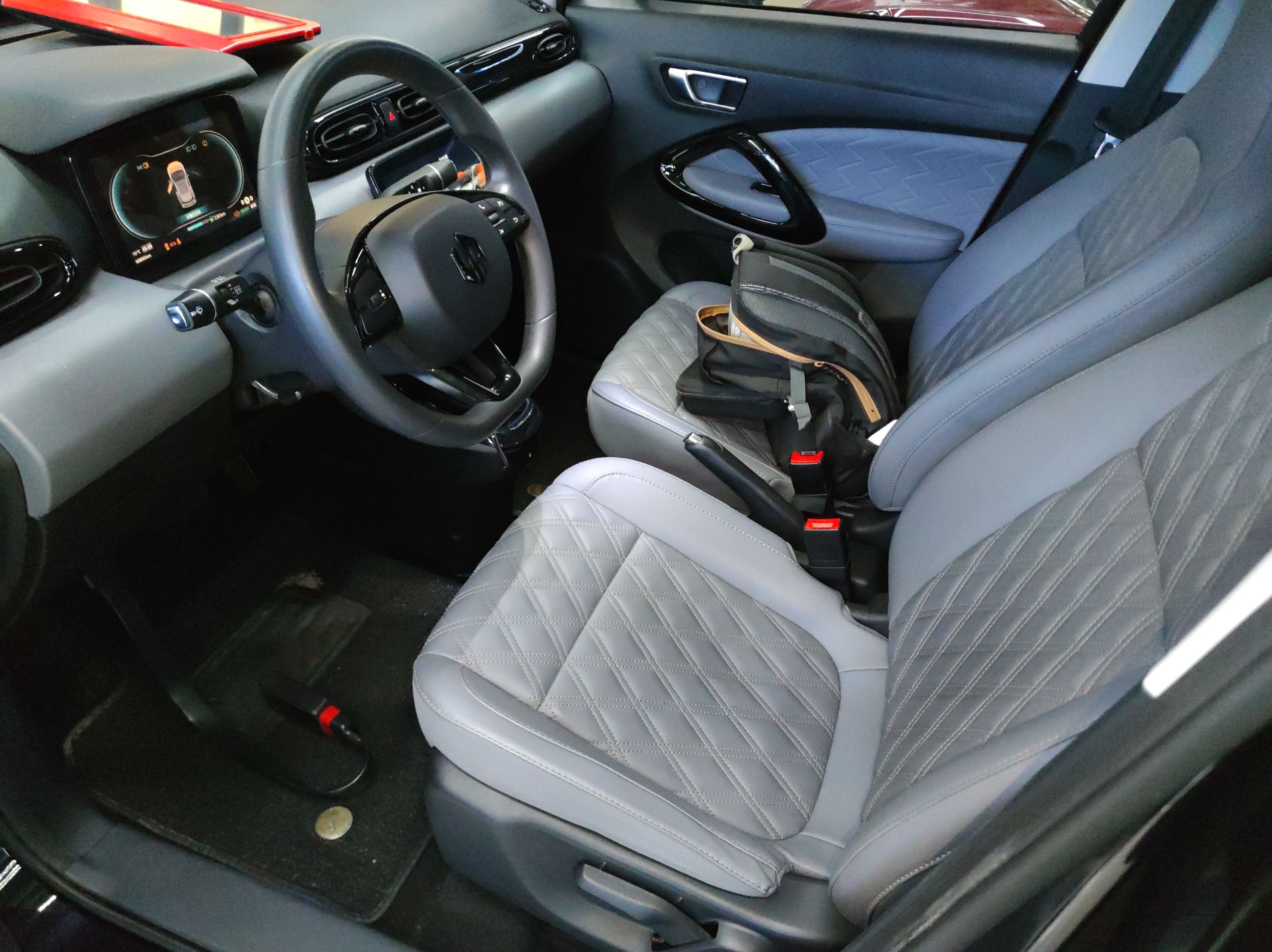 Переднее сиденье в автомобиле