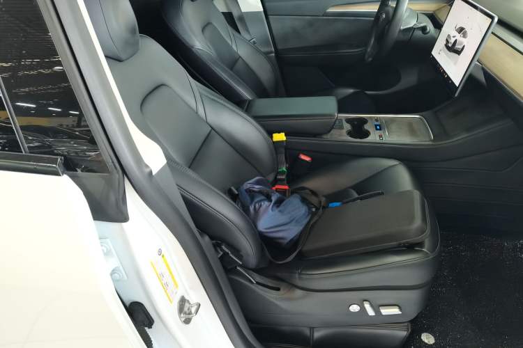 Used Tesla Model Y 2022 Long-Range All-Wheel-Drive Version