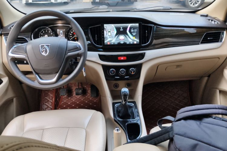 Used Baojun 730 2016 1.5L Manual Comfort Version 7 Seats China V Emission Standard Center Console