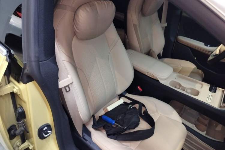 Used Nio ET5 2024 75 kWh Right Front Seat