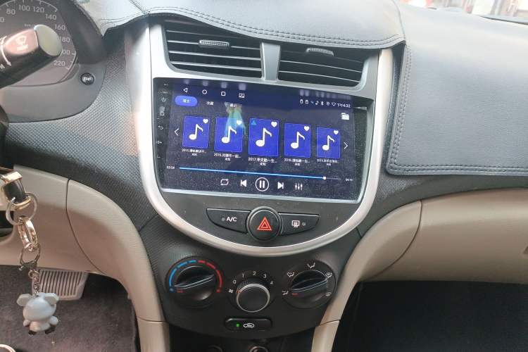 Used Hyundai Verna (older generation) 2014 1.4L Automatic Smart GLS Audio And AC Panel