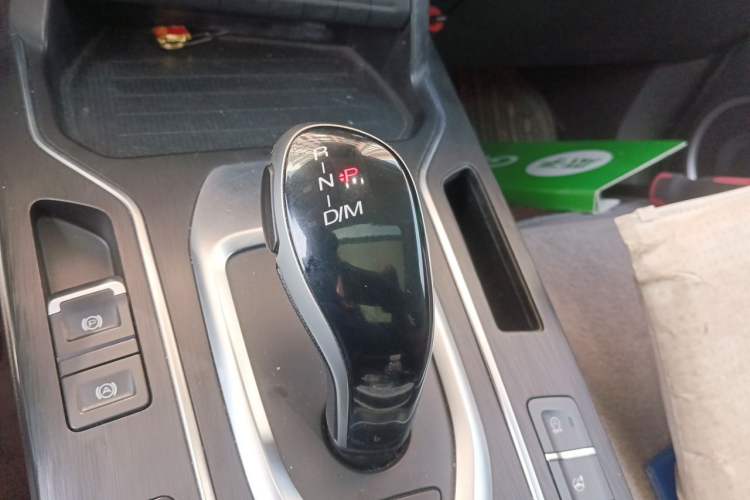 Used Wey VV6 2020 2.0T Two-Wheel Drive Smart Protection+