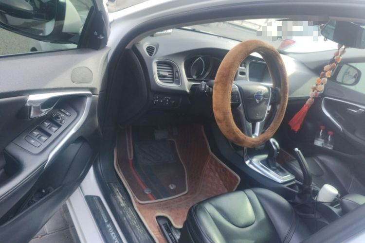 Used Volvo V40 2015 1.6T Zhiya Edition Driver Seat