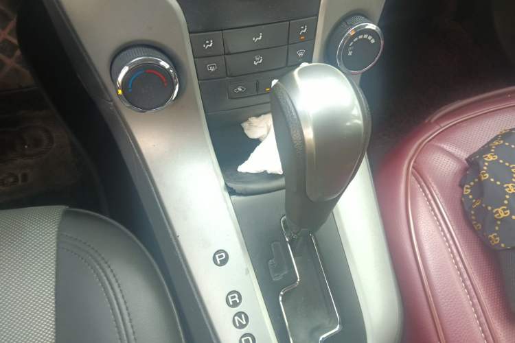 Used Chevrolet Cruze 2012 1.8L SE AT Gear Lever