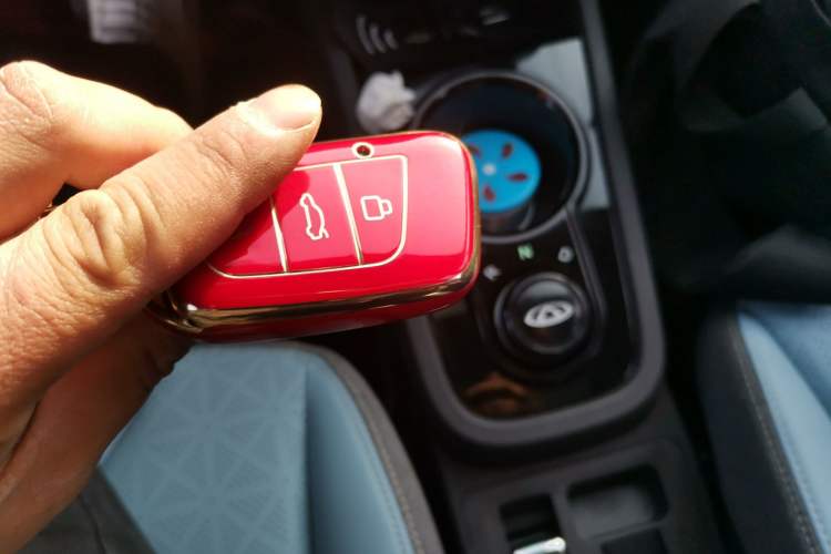 Used Chery Little Ant 2022 Updated Version Sweet Pink Edition Full-Sugar Version 55kW 408km Range (Triple-Lithium Battery) Vehicle Key