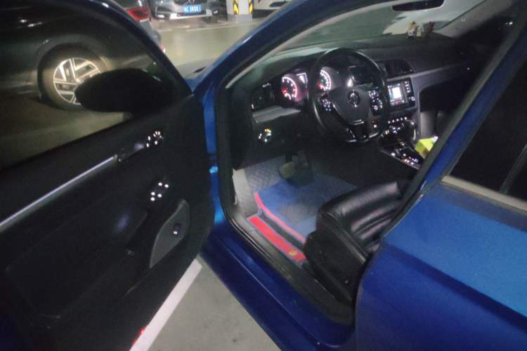 Used Volkswagen Lamando 2015 330TSI DSG Luxury Edition
