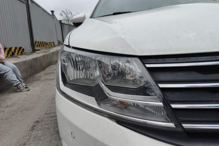 Used Volkswagen Gran Lavida 2015 1.6L Automatic Comfort Edition Right Front Headlight